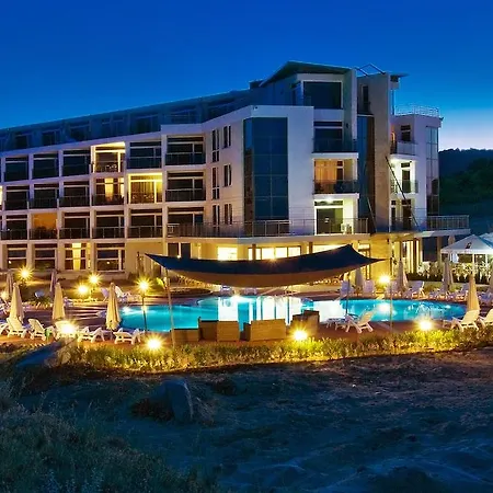 South Pearl Apartment *