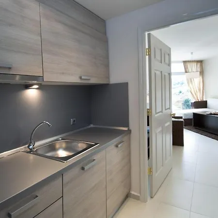South Pearl Apartment *