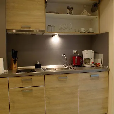 South Pearl Apartment *